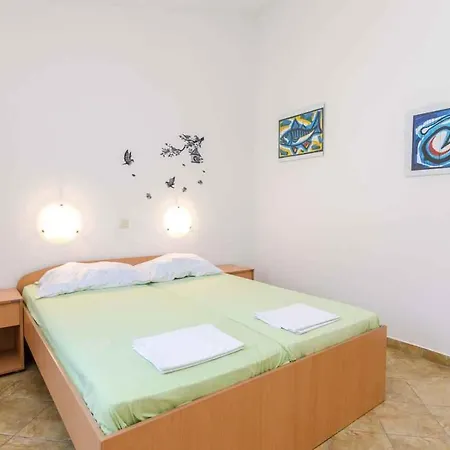 In With One-bedroom 4 * Crikvenica