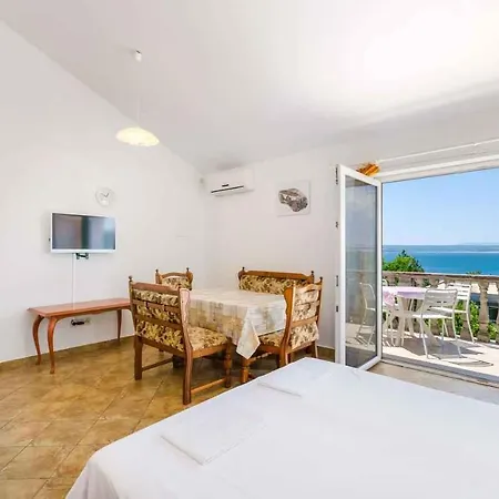 Apartmán In With One-bedroom 4 *